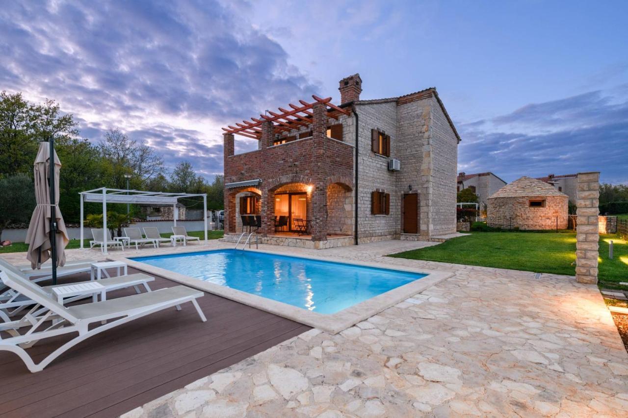 Paradis Villa Stone Queen With Heated Pool Butkovici  Exterior photo