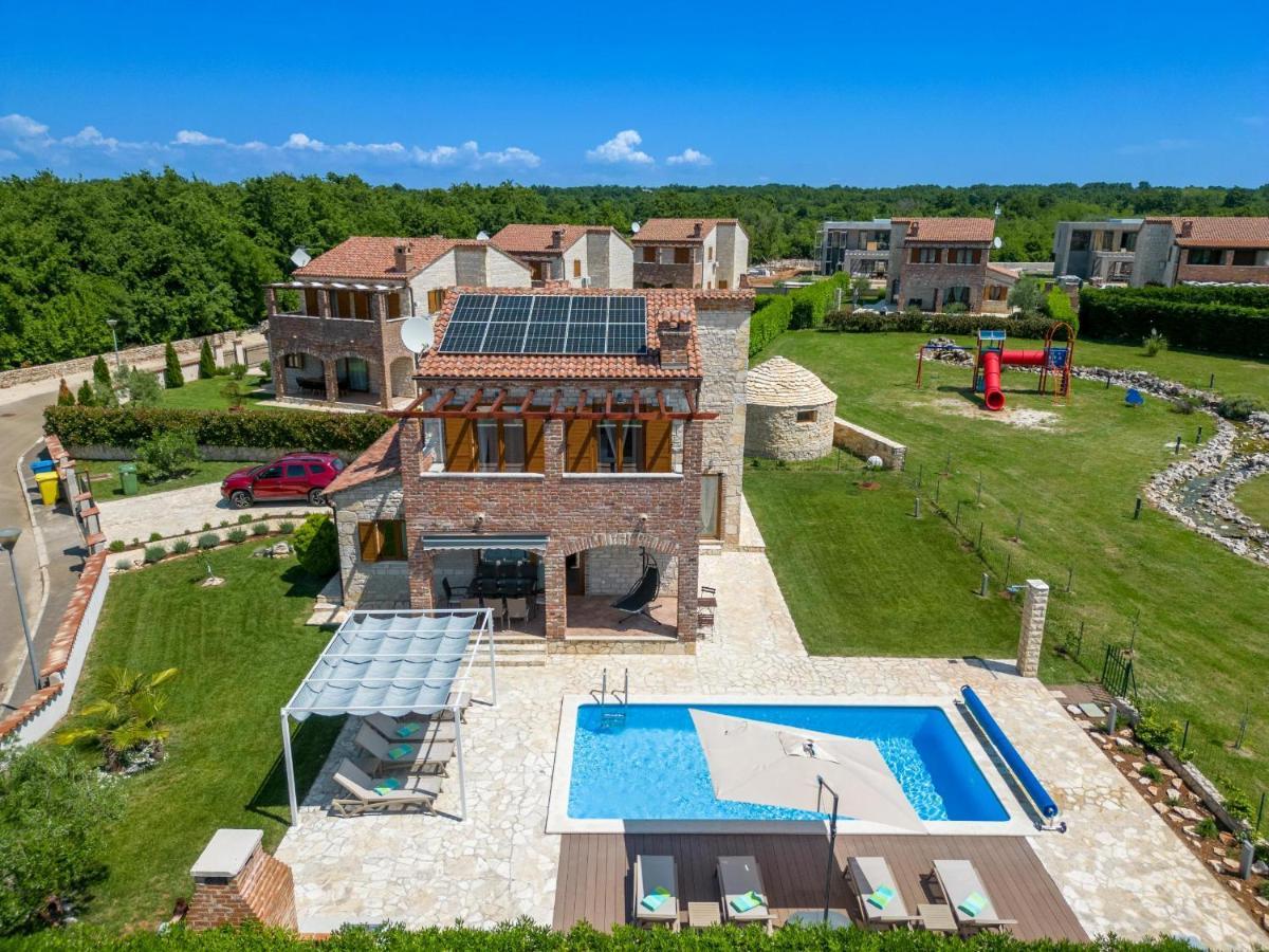 Paradis Villa Stone Queen With Heated Pool Butkovici  Exterior photo