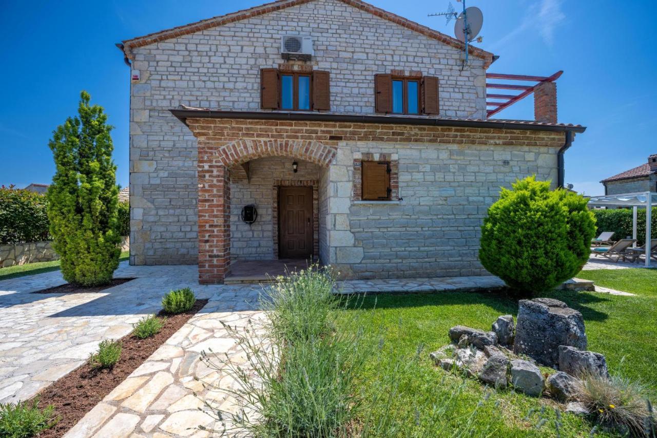Paradis Villa Stone Queen With Heated Pool Butkovici  Exterior photo