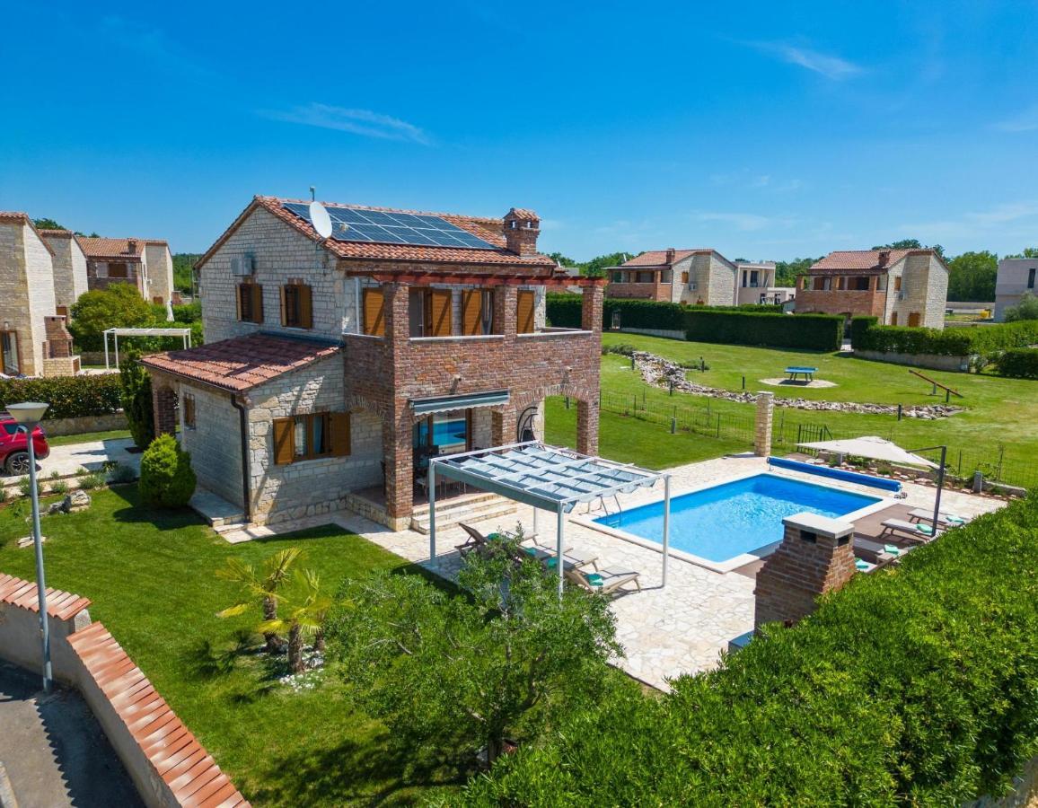 Paradis Villa Stone Queen With Heated Pool Butkovici  Exterior photo