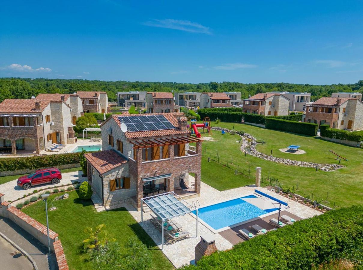 Paradis Villa Stone Queen With Heated Pool Butkovici  Exterior photo